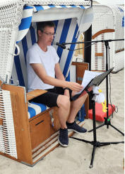 Was kann es schneres geben, als eine Lesung im Strandkorb?
